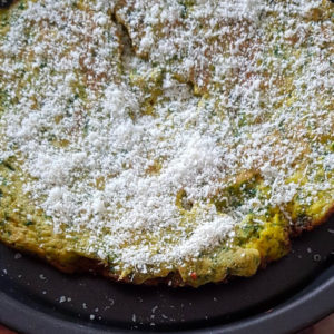 Utilizzare le foglie di ravanello per fare la frittata